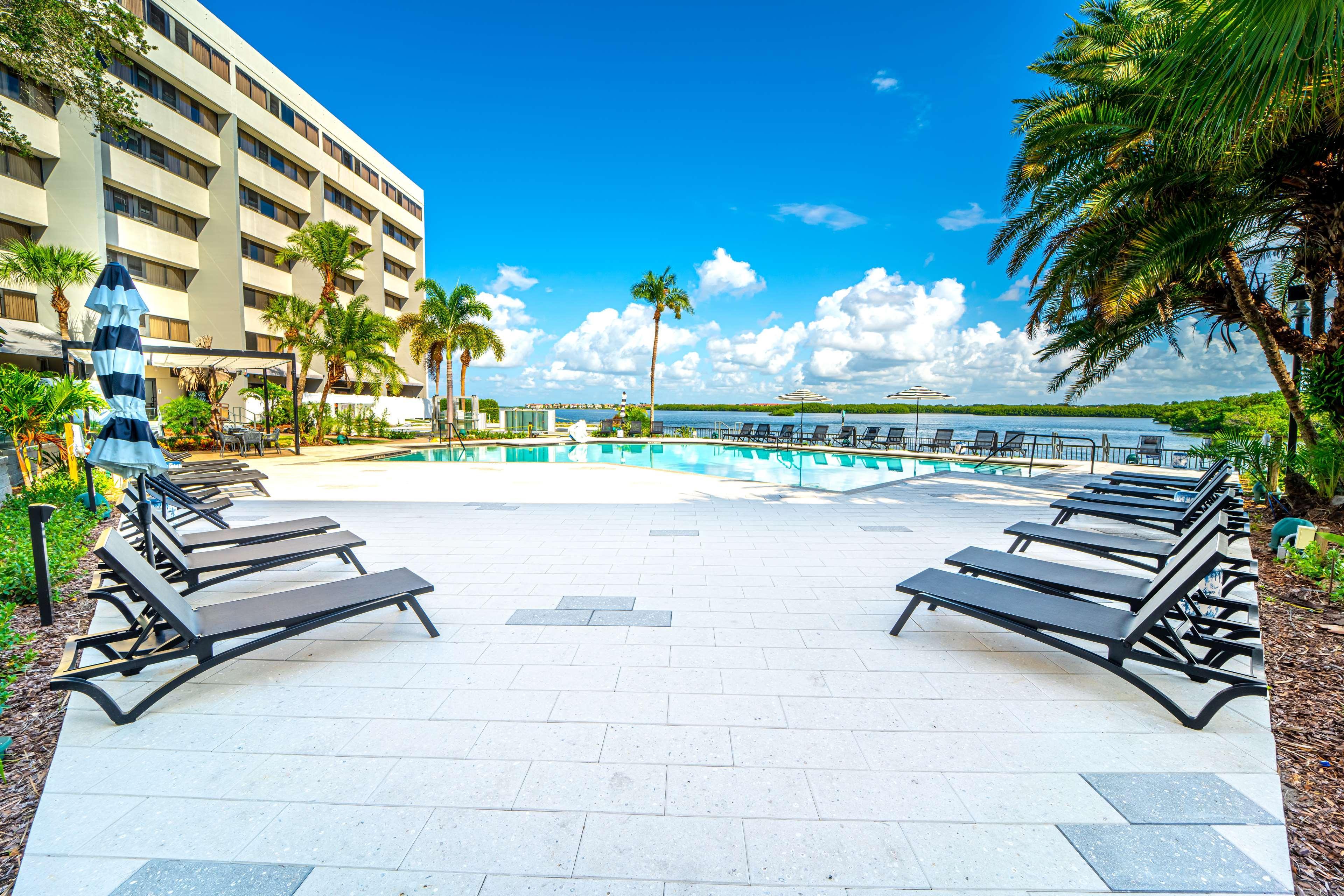 Hotel Doubletree By Hilton Tampa Rocky Point Waterfront Extérieur photo