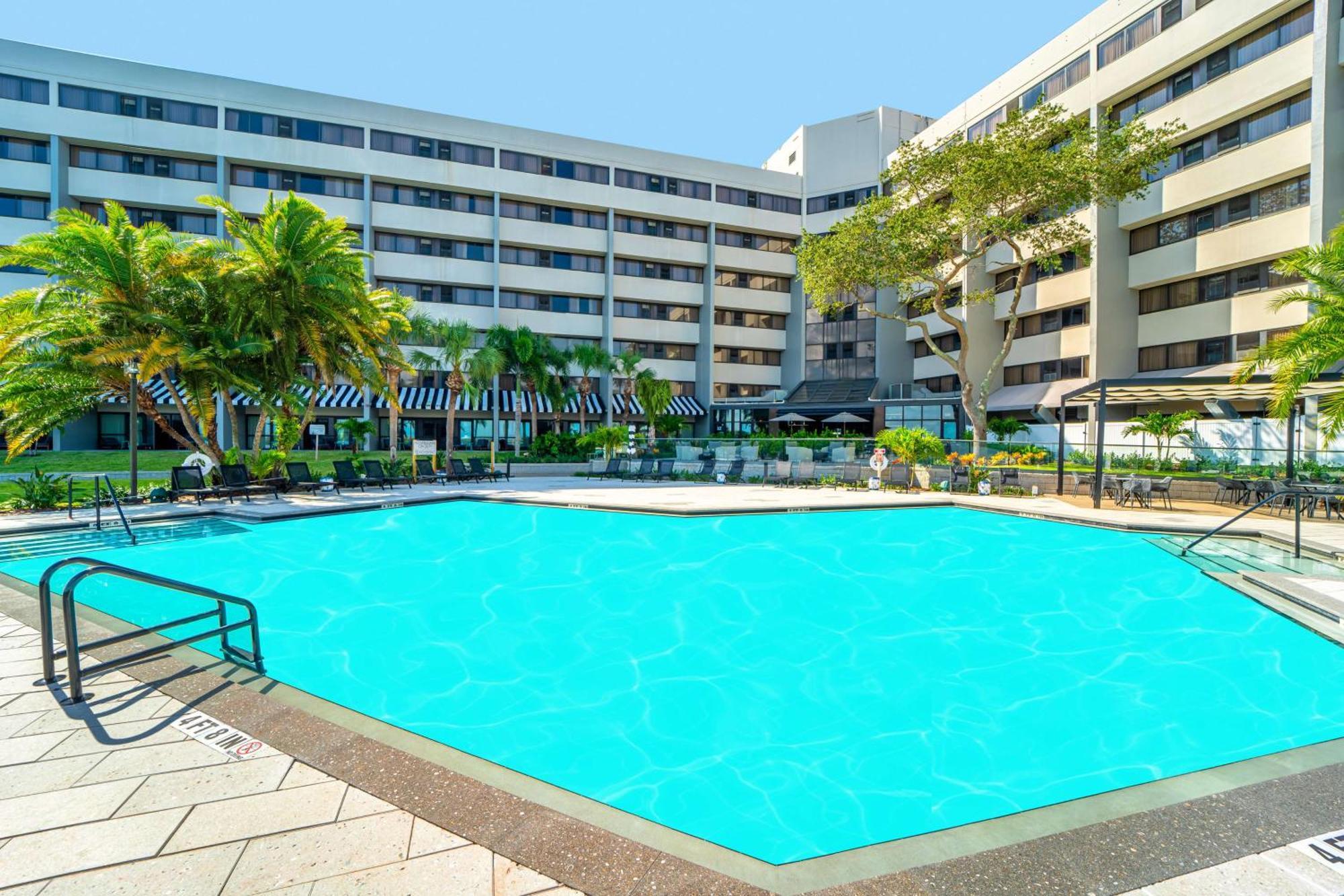 Hotel Doubletree By Hilton Tampa Rocky Point Waterfront Extérieur photo